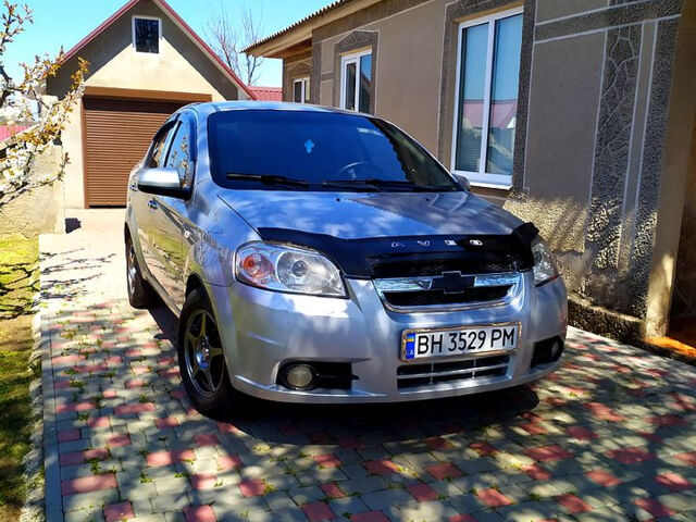 Серый Шевроле Авео, объемом двигателя 1.5 л и пробегом 144 тыс. км за 5000 $, фото 2 на Automoto.ua