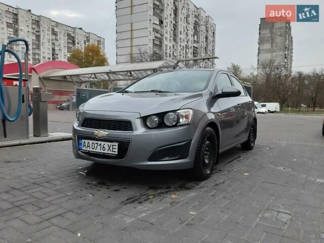 Сірий Шевроле Авео, об'ємом двигуна 1.4 л та пробігом 147 тис. км за 6400 $, фото 2 на Automoto.ua