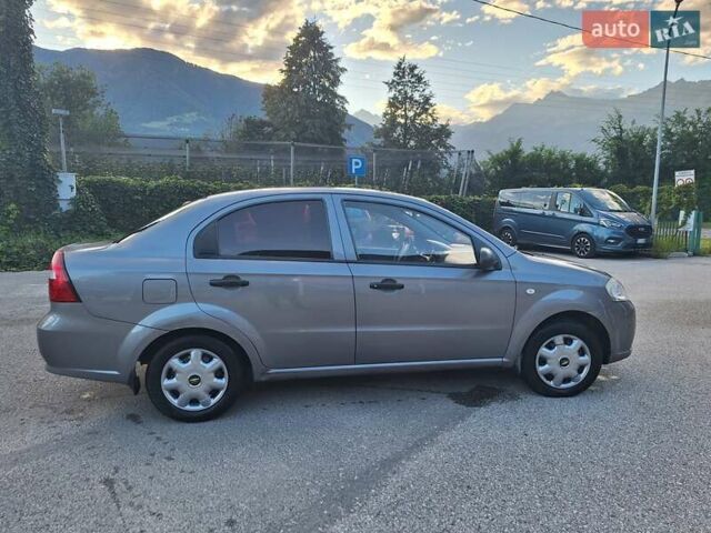 Серый Шевроле Авео, объемом двигателя 1.5 л и пробегом 230 тыс. км за 4000 $, фото 2 на Automoto.ua