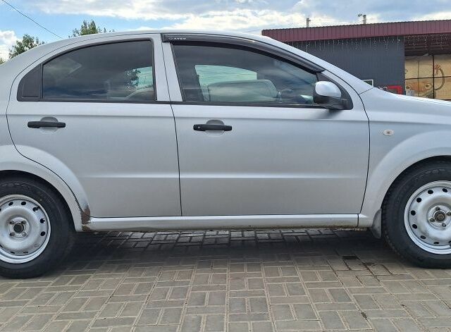 Сірий Шевроле Авео, об'ємом двигуна 1.5 л та пробігом 278 тис. км за 4400 $, фото 3 на Automoto.ua