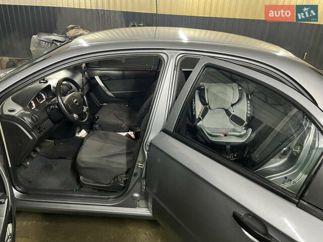 Сірий Шевроле Авео, об'ємом двигуна 1.5 л та пробігом 183 тис. км за 4000 $, фото 7 на Automoto.ua