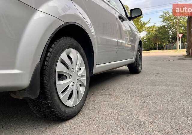 Шевроле Авео 2011 в Николаеве на Automoto.ua Серый Шевроле Авео, объемом двигателя 1.5 л и пробегом 24 тыс. км за 6900 $, фото 15 на Automoto.ua