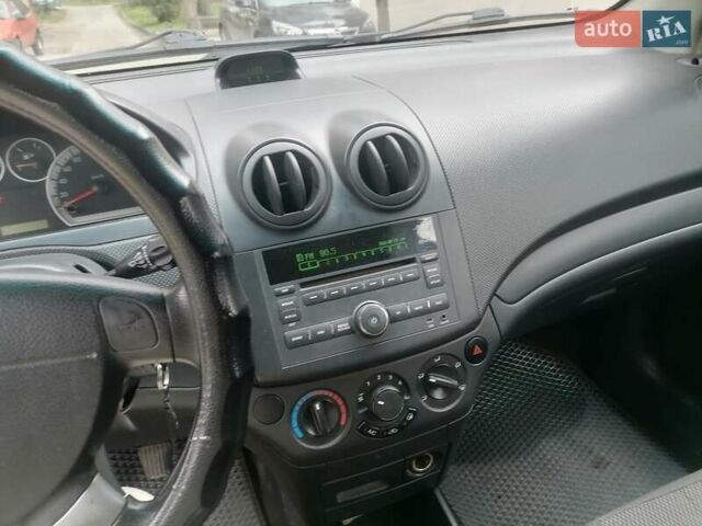 Серый Шевроле Авео, объемом двигателя 1.4 л и пробегом 265 тыс. км за 3400 $, фото 3 на Automoto.ua