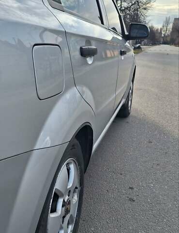 Серый Шевроле Авео, объемом двигателя 1.5 л и пробегом 161 тыс. км за 4950 $, фото 2 на Automoto.ua