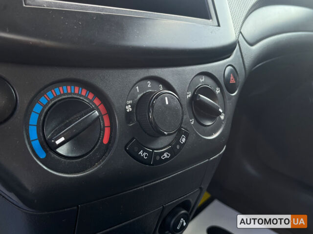 Серый Шевроле Авео, объемом двигателя 1.5 л и пробегом 295 тыс. км за 4600 $, фото 16 на Automoto.ua