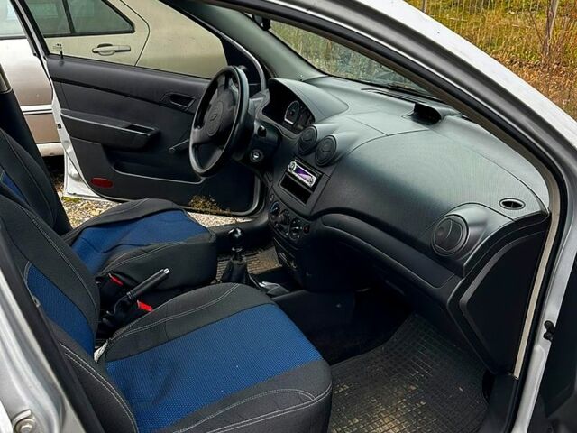 Сірий Шевроле Авео, об'ємом двигуна 1.5 л та пробігом 73 тис. км за 3500 $, фото 1 на Automoto.ua