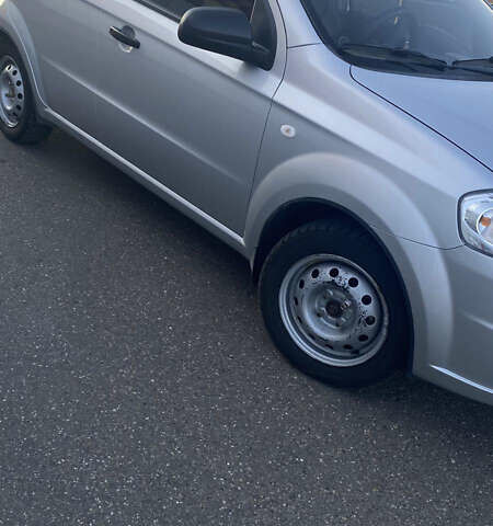 Сірий Шевроле Авео, об'ємом двигуна 1.6 л та пробігом 70 тис. км за 4500 $, фото 3 на Automoto.ua