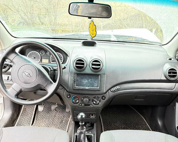 Серый Шевроле Авео, объемом двигателя 1.5 л и пробегом 168 тыс. км за 2200 $, фото 3 на Automoto.ua
