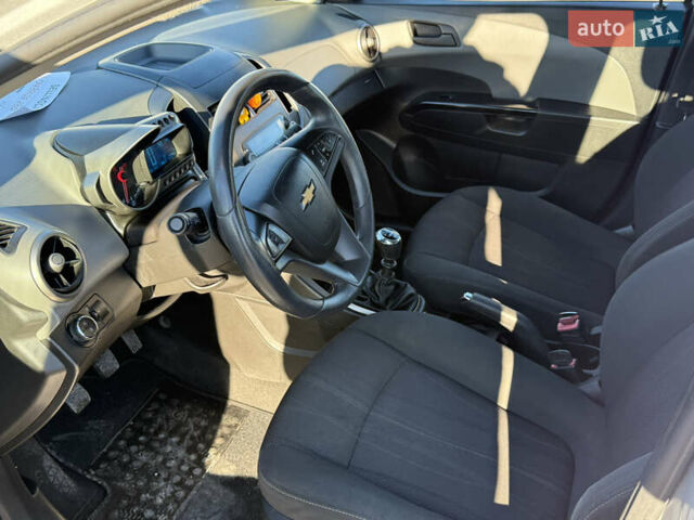 Сірий Шевроле Авео, об'ємом двигуна 1.3 л та пробігом 209 тис. км за 3999 $, фото 21 на Automoto.ua