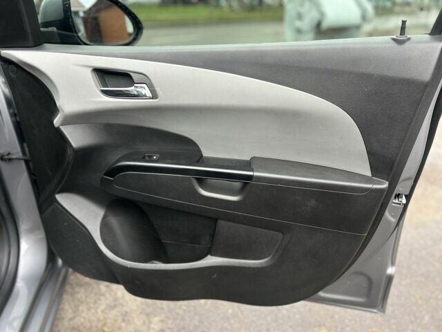 Сірий Шевроле Авео, об'ємом двигуна 1.6 л та пробігом 42 тис. км за 7900 $, фото 22 на Automoto.ua