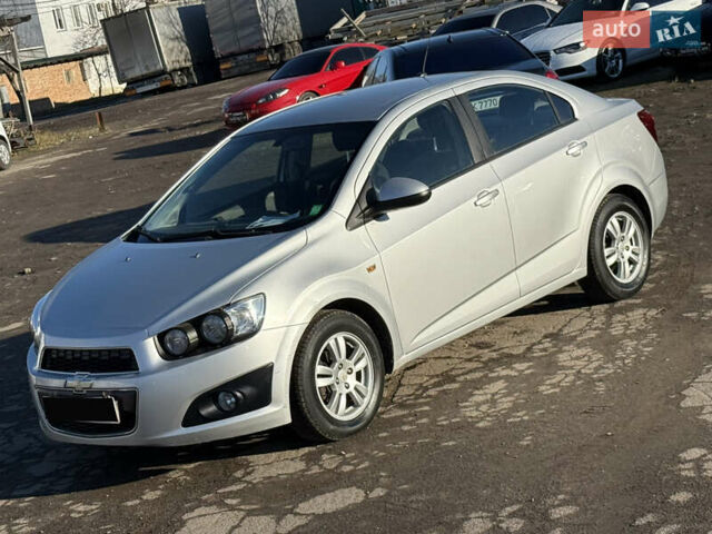 Сірий Шевроле Авео, об'ємом двигуна 1.3 л та пробігом 209 тис. км за 3999 $, фото 2 на Automoto.ua