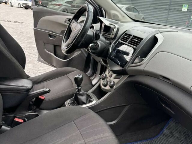 Сірий Шевроле Авео, об'ємом двигуна 1.6 л та пробігом 210 тис. км за 5600 $, фото 15 на Automoto.ua