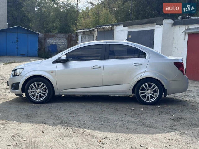 Серый Шевроле Авео, объемом двигателя 1.6 л и пробегом 235 тыс. км за 6600 $, фото 4 на Automoto.ua