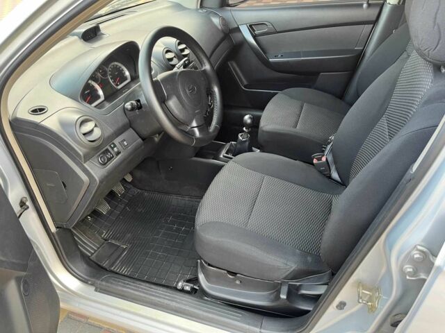 Сірий Шевроле Авео, об'ємом двигуна 1.5 л та пробігом 113 тис. км за 4500 $, фото 5 на Automoto.ua