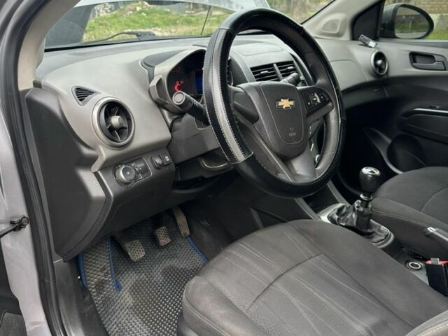Сірий Шевроле Авео, об'ємом двигуна 1.6 л та пробігом 210 тис. км за 5600 $, фото 12 на Automoto.ua