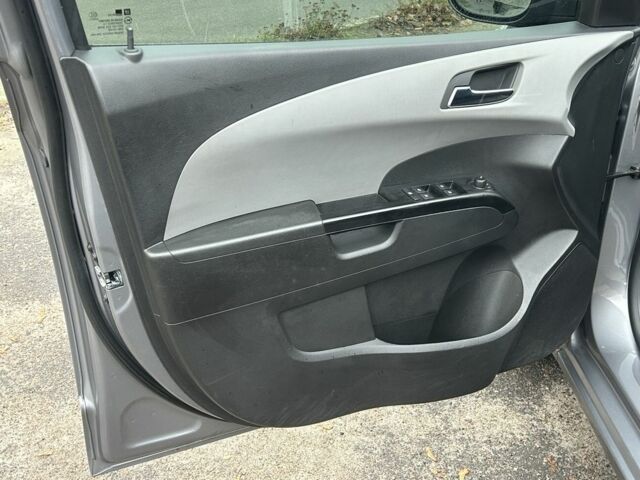 Сірий Шевроле Авео, об'ємом двигуна 1.6 л та пробігом 42 тис. км за 7900 $, фото 12 на Automoto.ua