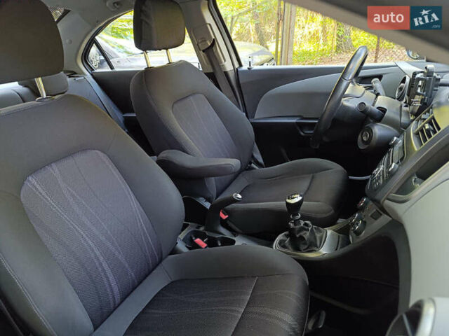 Серый Шевроле Авео, объемом двигателя 1.6 л и пробегом 143 тыс. км за 7000 $, фото 9 на Automoto.ua