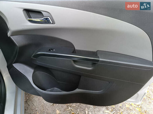 Серый Шевроле Авео, объемом двигателя 1.6 л и пробегом 143 тыс. км за 7000 $, фото 14 на Automoto.ua