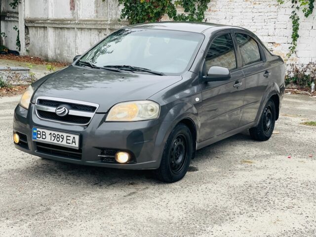 Серый Шевроле Авео, объемом двигателя 1.5 л и пробегом 299 тыс. км за 3200 $, фото 2 на Automoto.ua