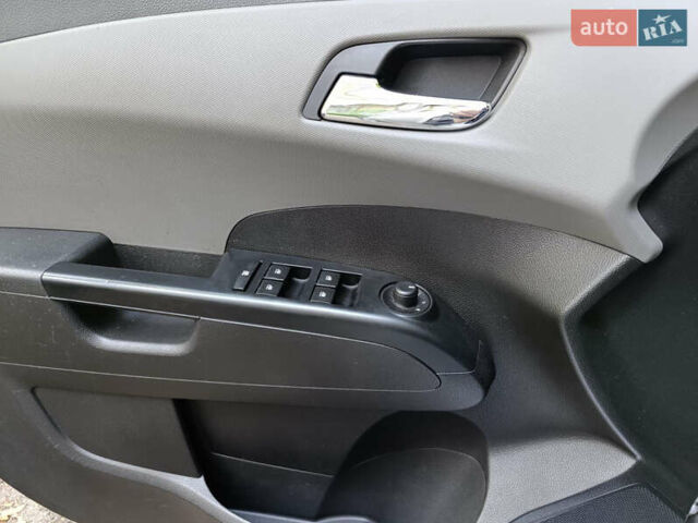 Серый Шевроле Авео, объемом двигателя 1.6 л и пробегом 143 тыс. км за 7000 $, фото 15 на Automoto.ua