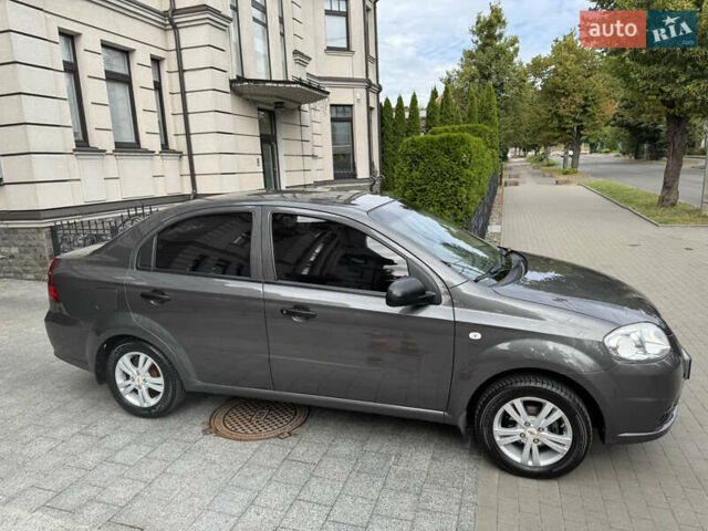 Серый Шевроле Авео, объемом двигателя 1.5 л и пробегом 63 тыс. км за 5500 $, фото 3 на Automoto.ua