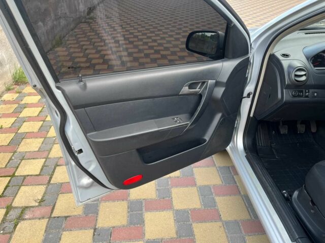 Сірий Шевроле Авео, об'ємом двигуна 1.5 л та пробігом 113 тис. км за 4500 $, фото 6 на Automoto.ua