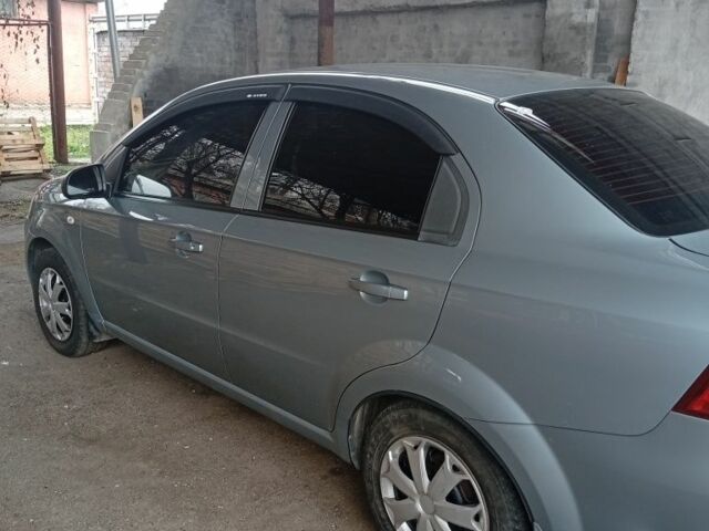 Сірий Шевроле Авео, об'ємом двигуна 1 л та пробігом 160 тис. км за 4200 $, фото 2 на Automoto.ua