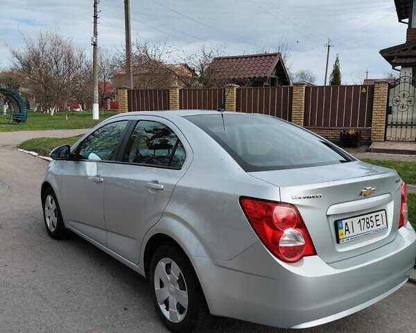 Серый Шевроле Авео, объемом двигателя 1.4 л и пробегом 130 тыс. км за 5900 $, фото 3 на Automoto.ua