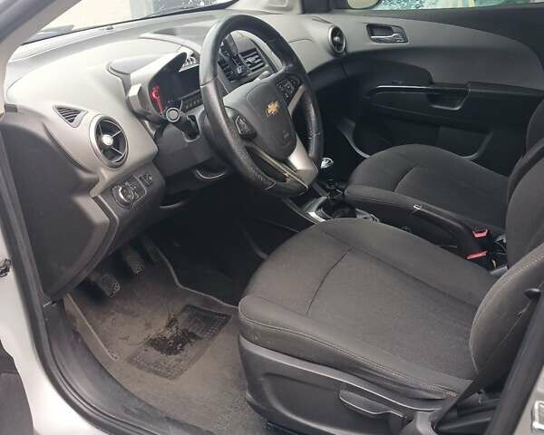 Серый Шевроле Авео, объемом двигателя 1.6 л и пробегом 179 тыс. км за 6000 $, фото 9 на Automoto.ua