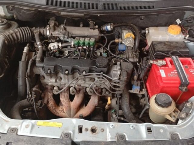 Сірий Шевроле Авео, об'ємом двигуна 1 л та пробігом 160 тис. км за 4200 $, фото 4 на Automoto.ua