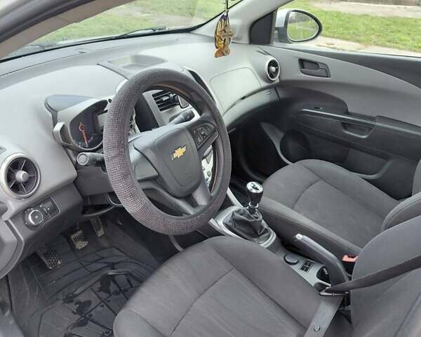 Серый Шевроле Авео, объемом двигателя 1.4 л и пробегом 130 тыс. км за 5900 $, фото 2 на Automoto.ua