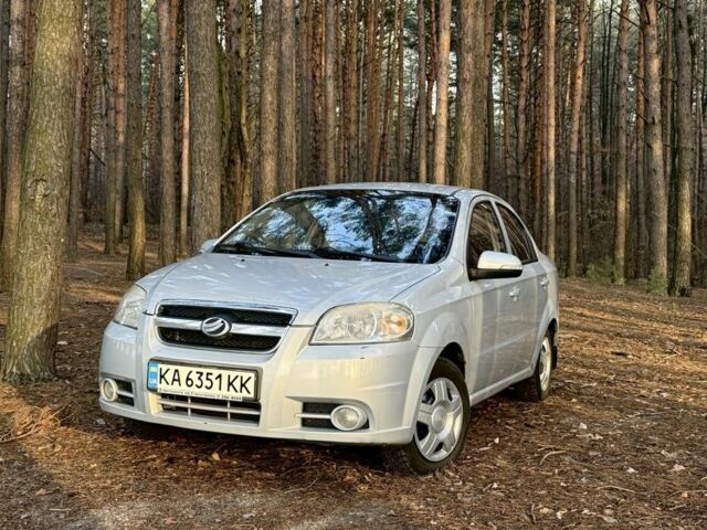 Серый Шевроле Авео, объемом двигателя 1.5 л и пробегом 176 тыс. км за 3400 $, фото 1 на Automoto.ua