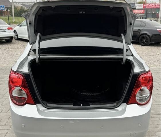 Сірий Шевроле Авео, об'ємом двигуна 1.4 л та пробігом 163 тис. км за 7500 $, фото 5 на Automoto.ua