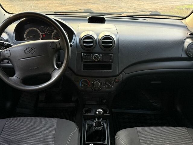 Серый Шевроле Авео, объемом двигателя 1.5 л и пробегом 176 тыс. км за 3400 $, фото 7 на Automoto.ua