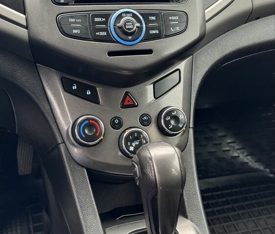 Сірий Шевроле Авео, об'ємом двигуна 1.4 л та пробігом 163 тис. км за 7500 $, фото 13 на Automoto.ua