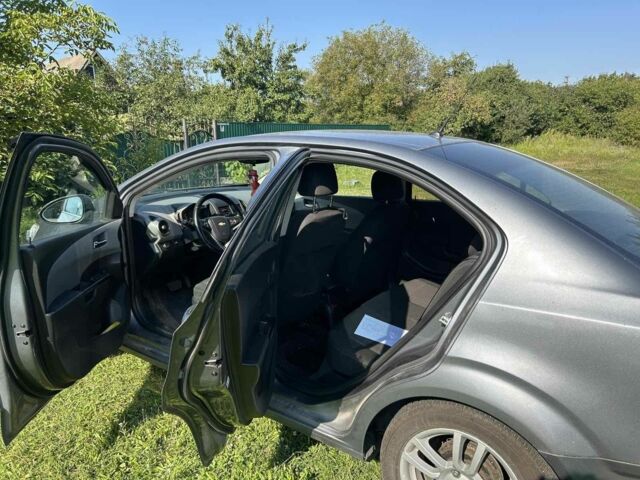 Серый Шевроле Авео, объемом двигателя 1.4 л и пробегом 196 тыс. км за 6000 $, фото 3 на Automoto.ua