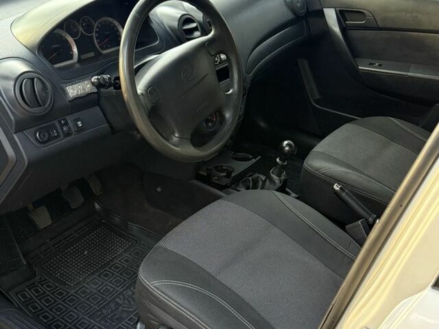 Серый Шевроле Авео, объемом двигателя 1.5 л и пробегом 176 тыс. км за 3400 $, фото 6 на Automoto.ua