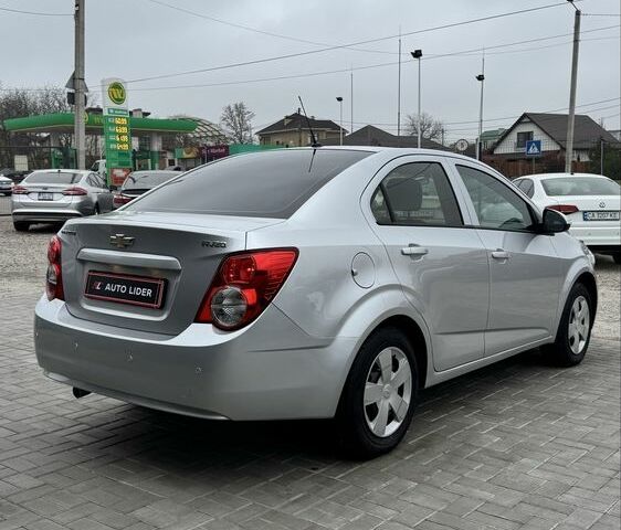 Сірий Шевроле Авео, об'ємом двигуна 1.4 л та пробігом 163 тис. км за 7500 $, фото 3 на Automoto.ua