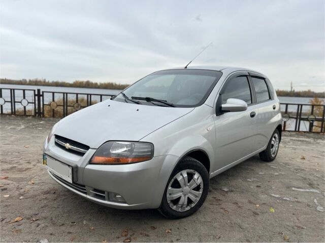 Серый Шевроле Авео, объемом двигателя 1.5 л и пробегом 143 тыс. км за 2990 $, фото 1 на Automoto.ua