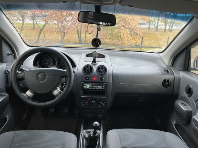 Серый Шевроле Авео, объемом двигателя 1.5 л и пробегом 143 тыс. км за 2990 $, фото 4 на Automoto.ua