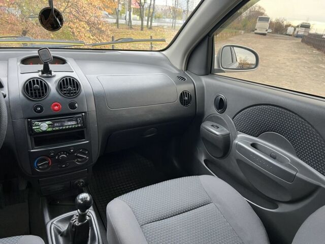 Серый Шевроле Авео, объемом двигателя 1.5 л и пробегом 143 тыс. км за 2990 $, фото 6 на Automoto.ua