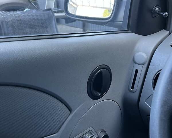 Синий Шевроле Авео, объемом двигателя 1.19 л и пробегом 122 тыс. км за 2900 $, фото 5 на Automoto.ua