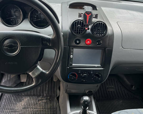 Синій Шевроле Авео, об'ємом двигуна 1.5 л та пробігом 185 тис. км за 2650 $, фото 5 на Automoto.ua