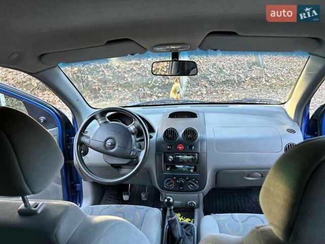 Синий Шевроле Авео, объемом двигателя 1.5 л и пробегом 250 тыс. км за 3500 $, фото 5 на Automoto.ua