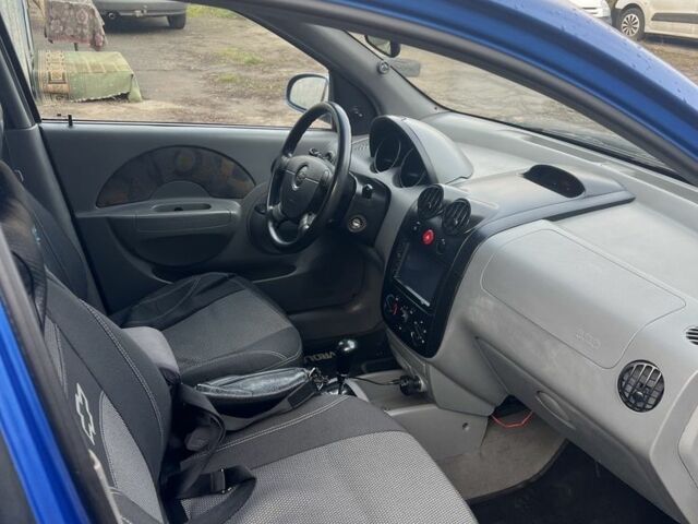 Синій Шевроле Авео, об'ємом двигуна 1.5 л та пробігом 282 тис. км за 2950 $, фото 6 на Automoto.ua