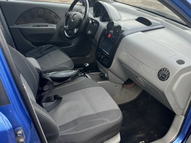 Синій Шевроле Авео, об'ємом двигуна 1.5 л та пробігом 282 тис. км за 2950 $, фото 7 на Automoto.ua