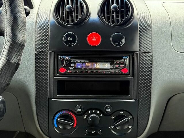 Шевроле Авео 2005 в Сумах на Automoto.ua Синий Шевроле Авео, объемом двигателя 1.5 л и пробегом 145 тыс. км за 2350 $, фото 4 на Automoto.ua