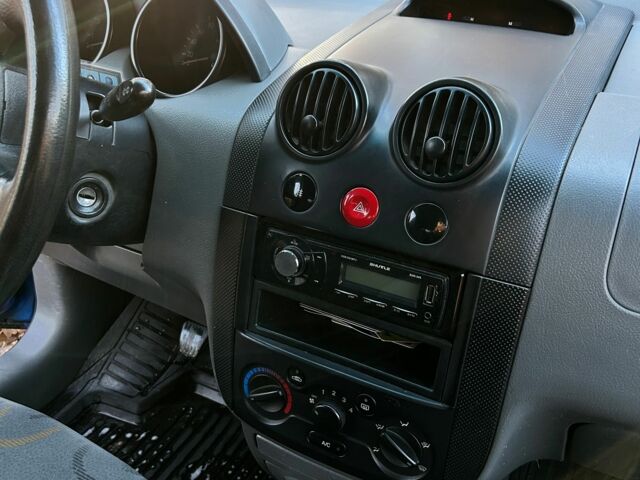 Синий Шевроле Авео, объемом двигателя 1.5 л и пробегом 250 тыс. км за 3500 $, фото 5 на Automoto.ua