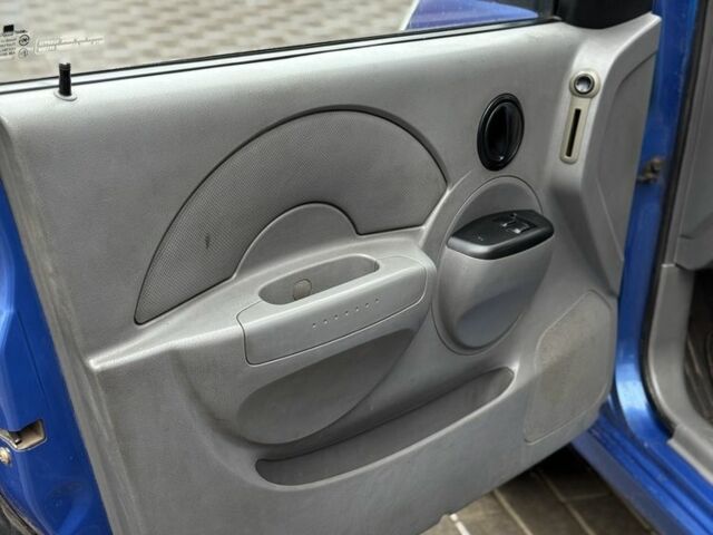 Шевроле Авео 2005 в Сумах на Automoto.ua Синий Шевроле Авео, объемом двигателя 1.5 л и пробегом 145 тыс. км за 2350 $, фото 9 на Automoto.ua