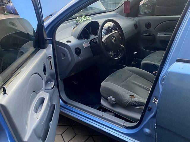 Синий Шевроле Авео, объемом двигателя 1.5 л и пробегом 400 тыс. км за 1300 $, фото 3 на Automoto.ua